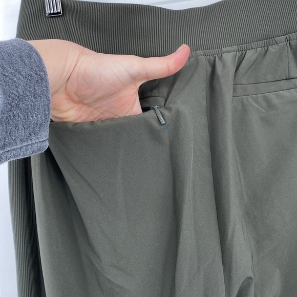Athleta Brooklyn Ankle Pants Womens Size 8 Green Athletic Pull-on Sporty - Picture 9 of 15